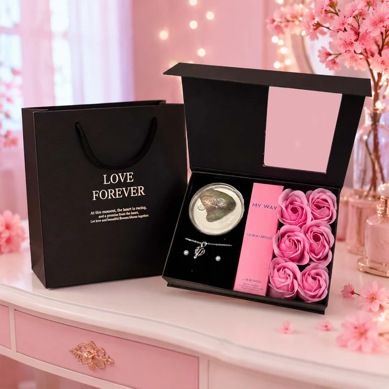 ست هدیه گردنبند مروارید عشق، عطر مای وی همراه باکس گل صابونی